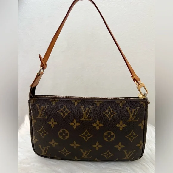 LOUIS VUITTON Monogram Pochette Accessories - Picture 3 of 10